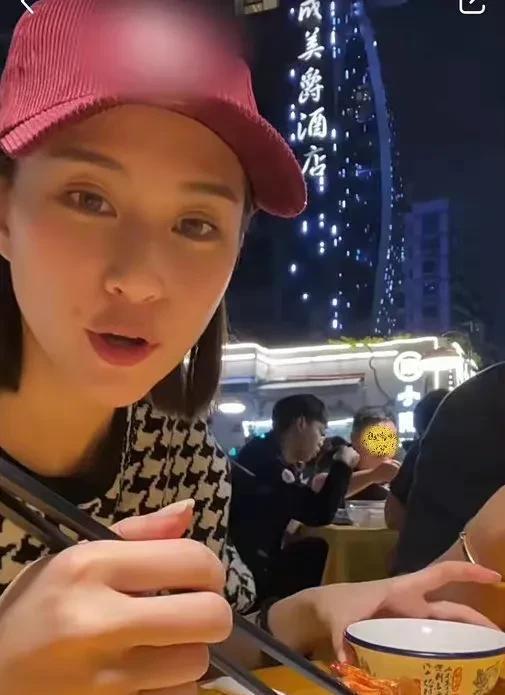 娱乐圈吃瓜四字艺人是谁,揭秘娱乐圈神秘“瓜王”